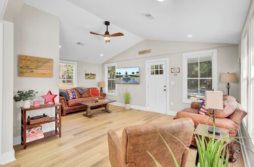 The Americana! Cozy Johns Island 2BR w/ Firepit!