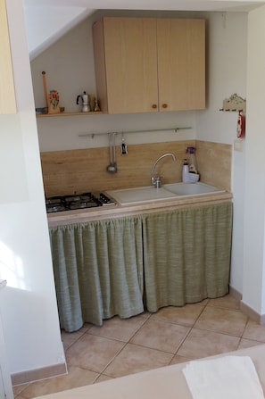 Comfort Quadruple Room, Garden View | Private kitchen - AGRITURISMO CALAMATE (Gallipoli)