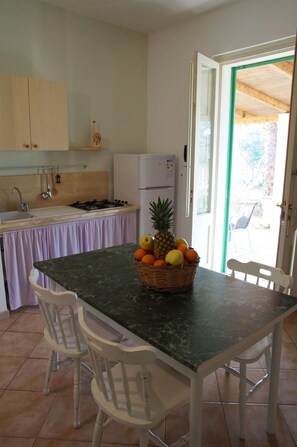 Family Quadruple Room, Garden View | Living area - AGRITURISMO CALAMATE (Gallipoli)