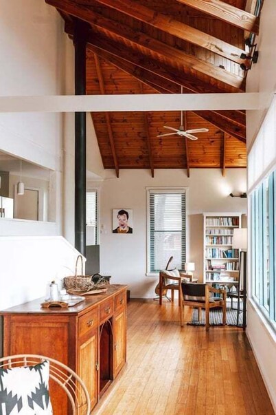 Mountain View Coastal Retreat