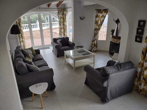 TV - Moraira winter sunshine escape - villa  with enclosed naya, C/H, two beds/baths (Teulada)