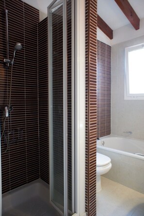 Hair dryer, towels, toilet paper - Moraira winter sunshine escape - villa  with enclosed naya, C/H, two beds/baths (Teulada)