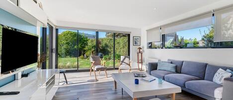 Télévision, cheminée