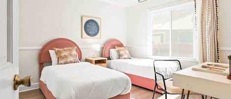 Strykjärn/strykbräda, wi-fi och sängkläder