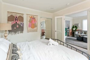 Ferros/tábuas de passar roupa, Wi-Fi, roupa de cama