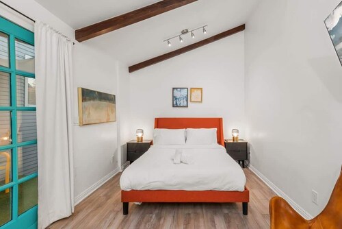 West Hollywood Gem: Cozy 1-Bedroom Guesthouse with Garden