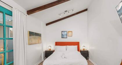 West Hollywood Gem: Cozy 1-Bedroom Guesthouse with Garden
