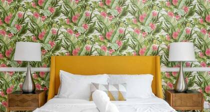 Charming West Hollywood Bungalow: 2 Bedrooms, Perfect Location!