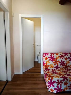 Interior - Room 'Vigna Di Pettineo - N5' with Shared Pool, Private Terrace and Air Conditioning (Vittoria)