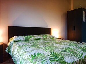 1 Schlafzimmer, Bügeleisen/Bügelbrett, Bettwäsche