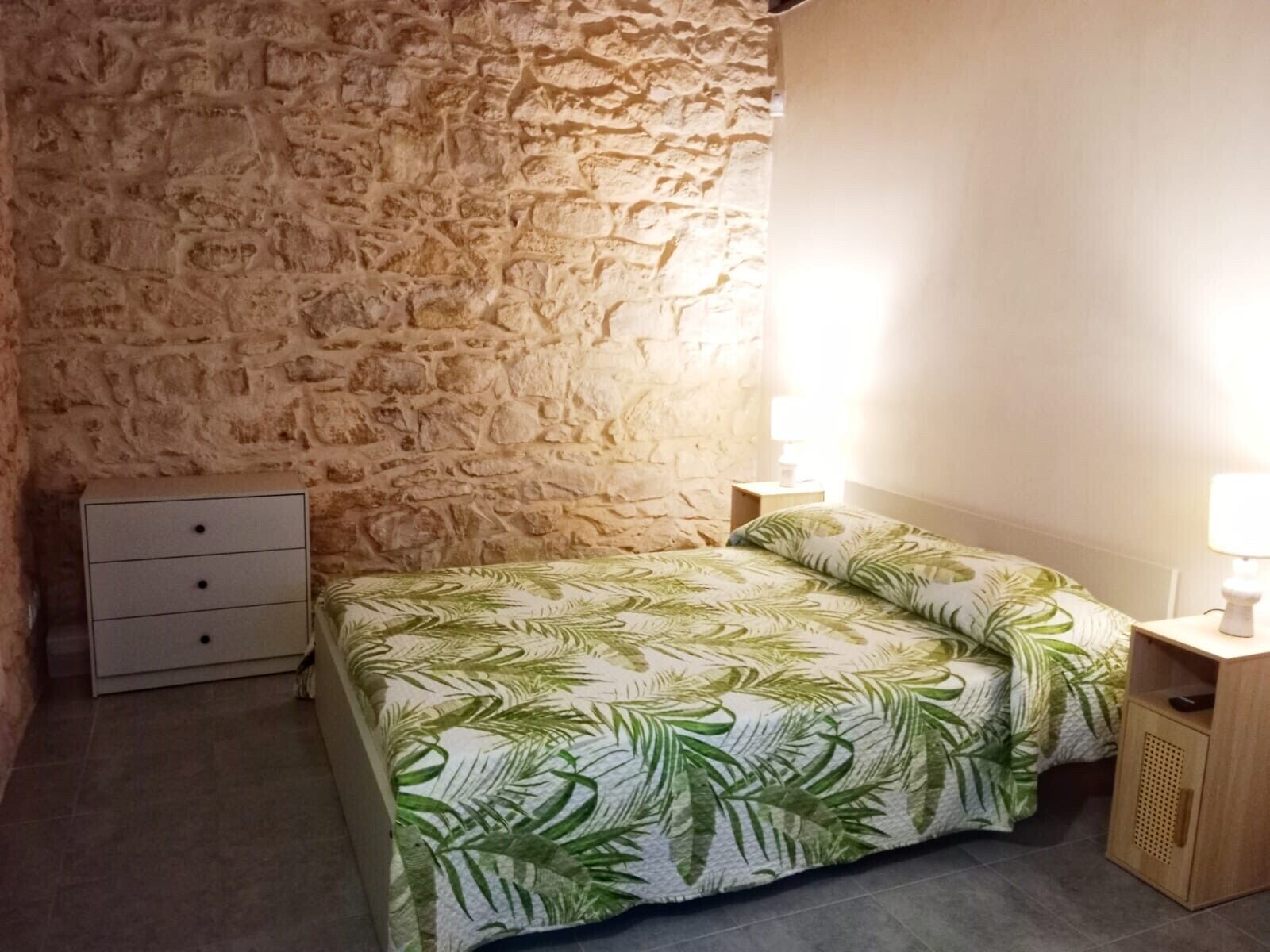 1 soveværelse, strygejern/strygebræt, sengetøj