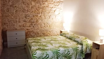 1 soveværelse, strygejern/strygebræt, sengetøj