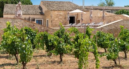 Room 'Vigna Di Pettineo - N6' with Shared Pool, Private Terrace & Air Conditioning