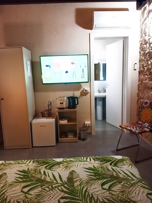 1 chambre, fer et planche à repasser, draps fournis