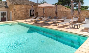 Pool - Apartment 'N8' with Shared Pool, Balcony and Air Conditioning (Vittoria)