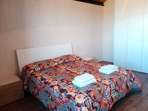 2 sovrum, strykjärn/strykbräda och sängkläder