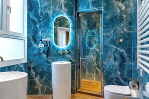 Comfort Quadruple Room | Bathroom | Hair dryer, towels, soap, shampoo - Fiume 20 (Florence)