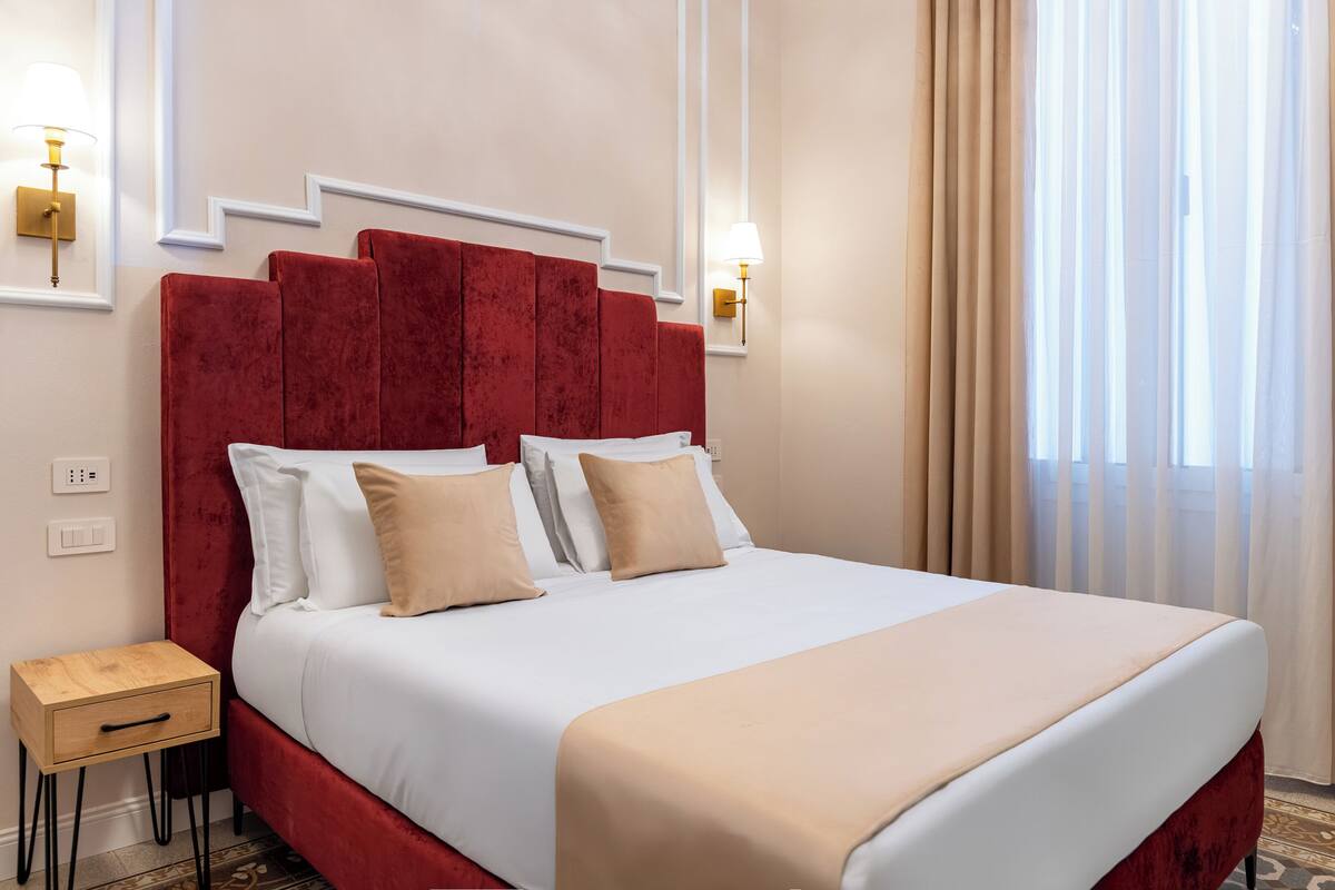 Chambre Confort double ou avec lits jumeaux | Couette en duvet, lit avec matelas en mousse à mémoire, minibar