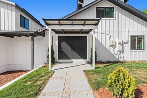 Exterior - Spacious Poway Farmhouse Retreat for Families (Poway)