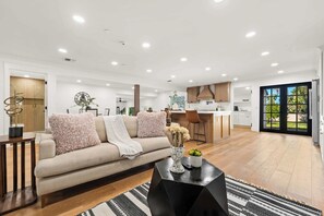 TV, video games - Spacious Poway Farmhouse Retreat for Families (Poway)