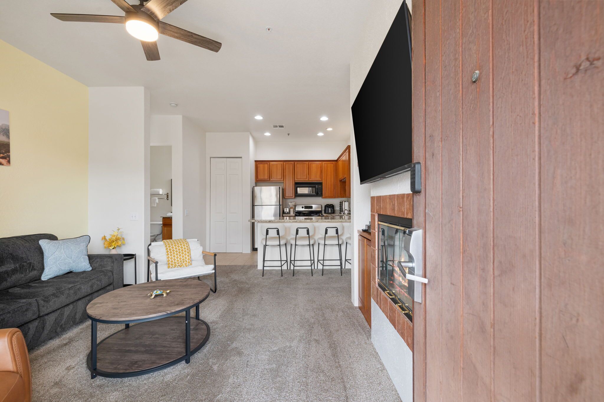 TV, fireplace, offices