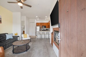 Fernseher, Kamin, Arbeitsbereiche