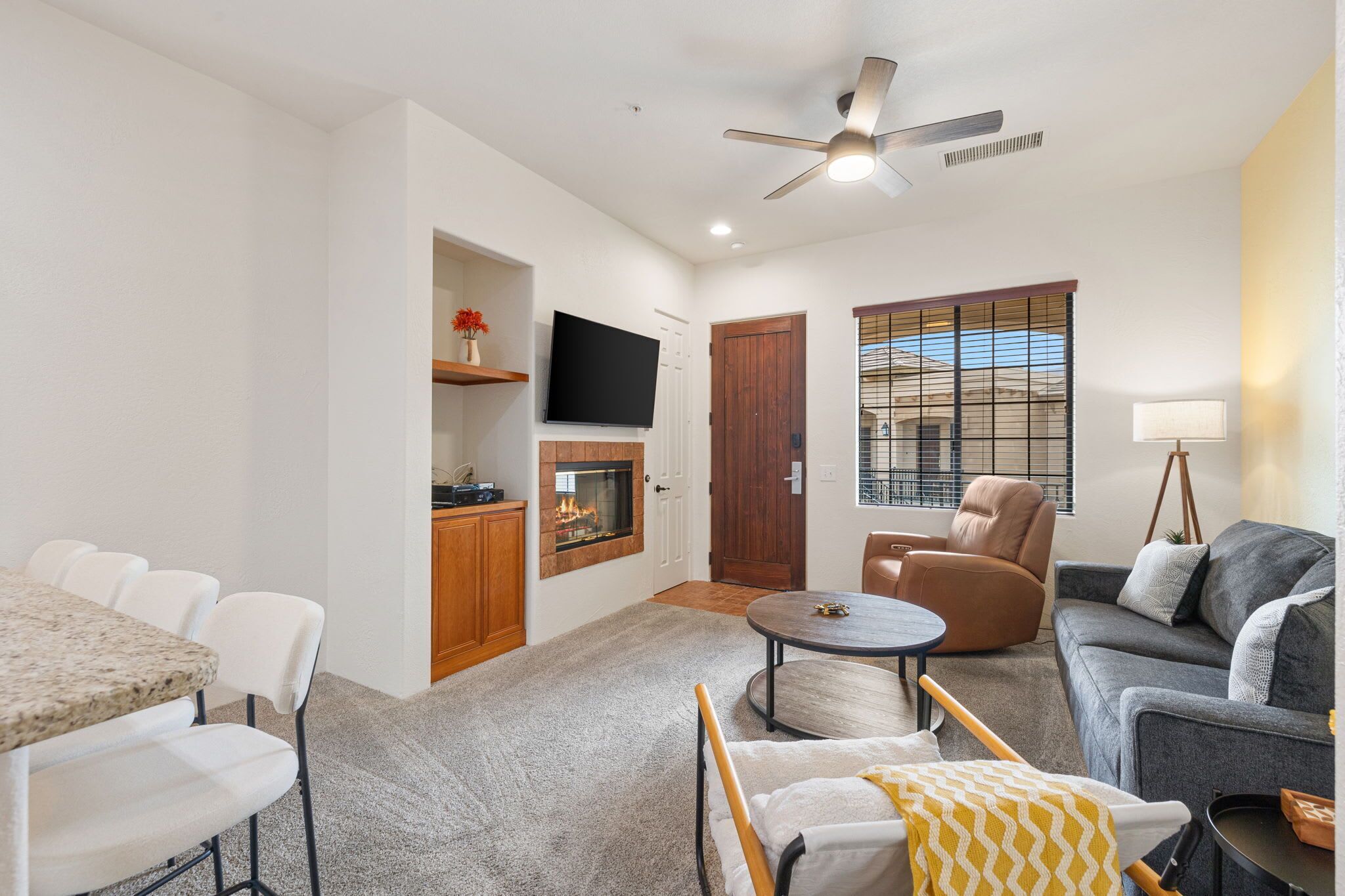 TV, fireplace, offices