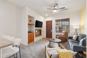 تلفزيون، مدفأة، مكتب