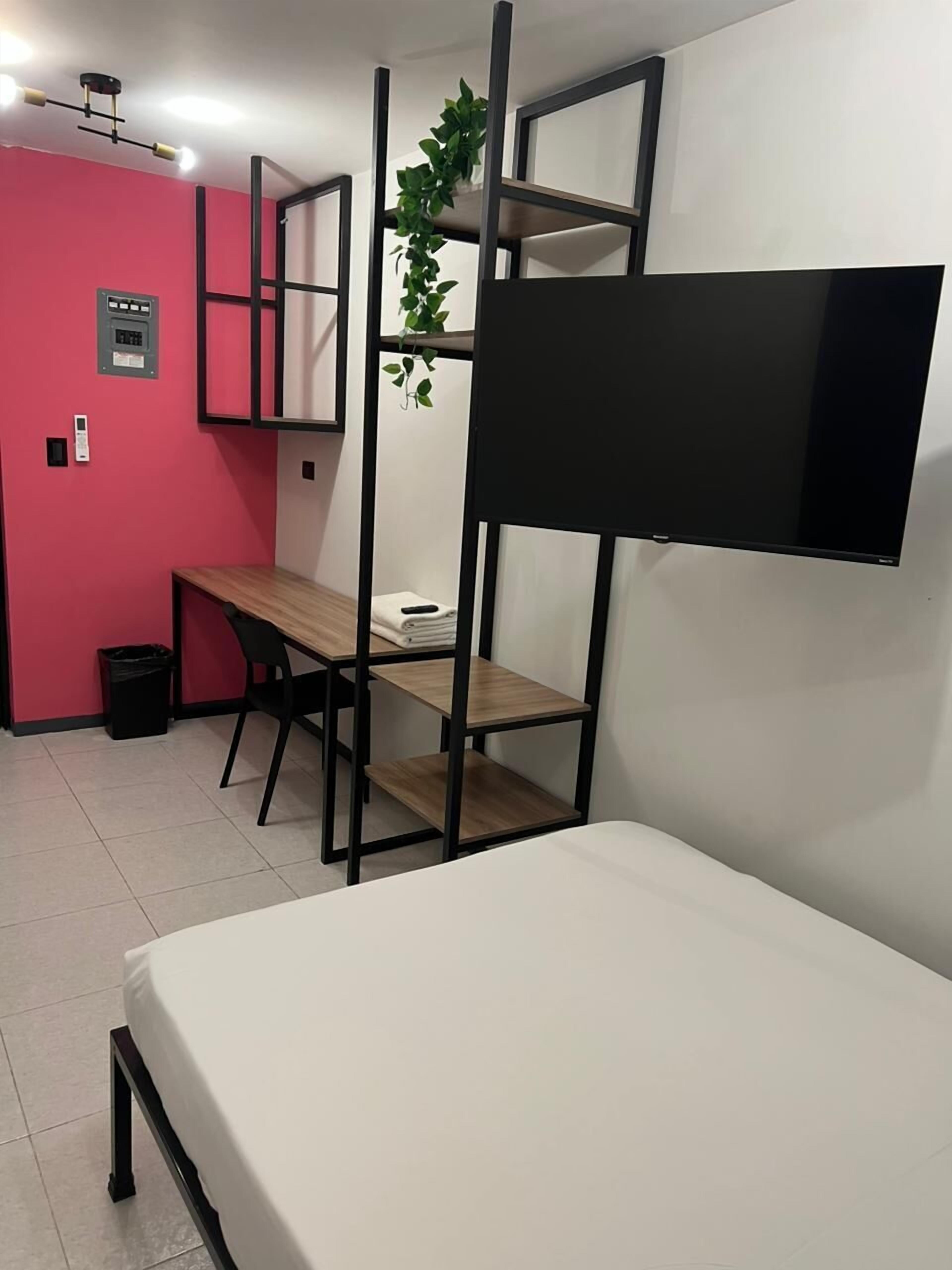 Superior dubbelrum - 1 dubbelsäng - utsikt mot staden | Individuell inredning, unika möbler, skrivbord och arbetsyta för laptop