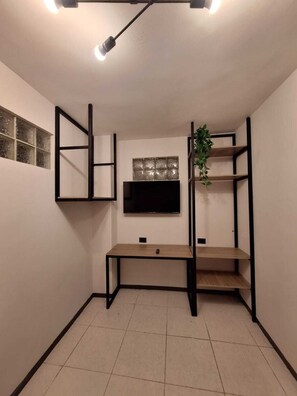 Economy Double Room, 1 Double Bed, No Windows | Individually decorated, individually furnished, desk, laptop workspace
