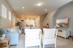 TV, video games - Windsor Island 5BR Villa w/ Pool & Game Room (Davenport)