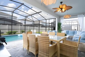 Outdoor dining - Windsor Island 5BR Villa w/ Pool & Game Room (Davenport)