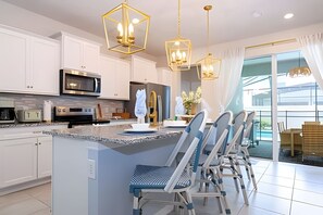 Fridge, microwave, oven, dishwasher - Windsor Island 5BR Villa w/ Pool & Game Room (Davenport)