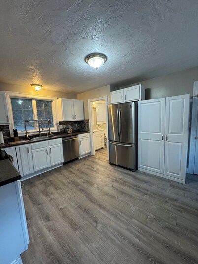 3-Bedroom Apartment in Ayer, Steps from Train, Easy Boston Access, Free Parking.