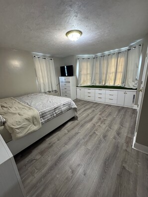 3 bedrooms, iron/ironing board, free WiFi