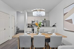 Dining - Modern 3BR Villa near Disney & Resort Access (Kissimmee)
