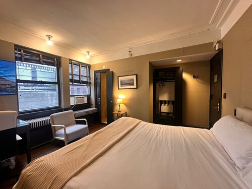 Charming One Bedroom at Mansfield in New York