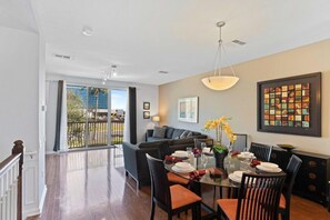 TV - Spacious 3BR Townhome at Vista Cay Resort (Orlando)