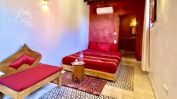 ตู้นิรภัยในห้องพัก, ห้องเก็บเสียง, Wi-Fi ฟรี