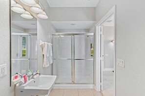 Hair dryer, towels - Modern 3BR Townhome at Vista Cay Resort (Orlando)