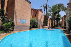حمام سباحة