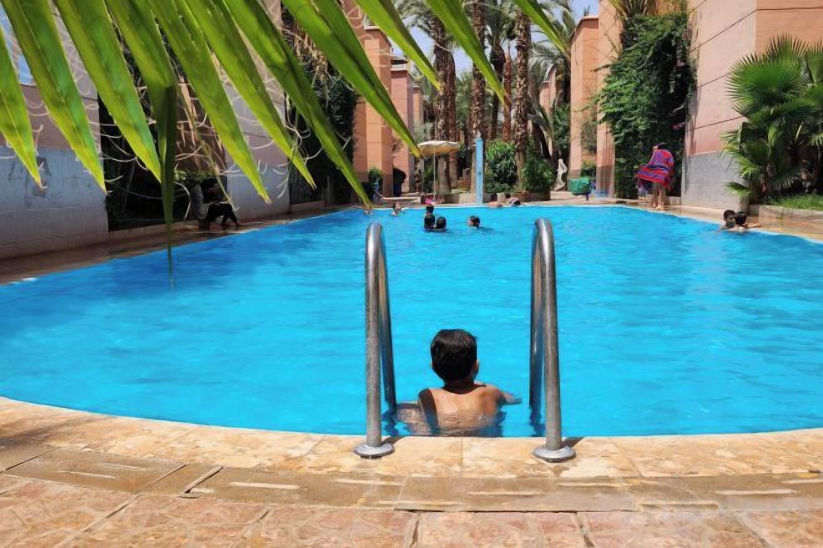 حمام سباحة