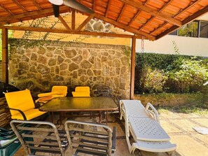 تناول الطعام بالخارج