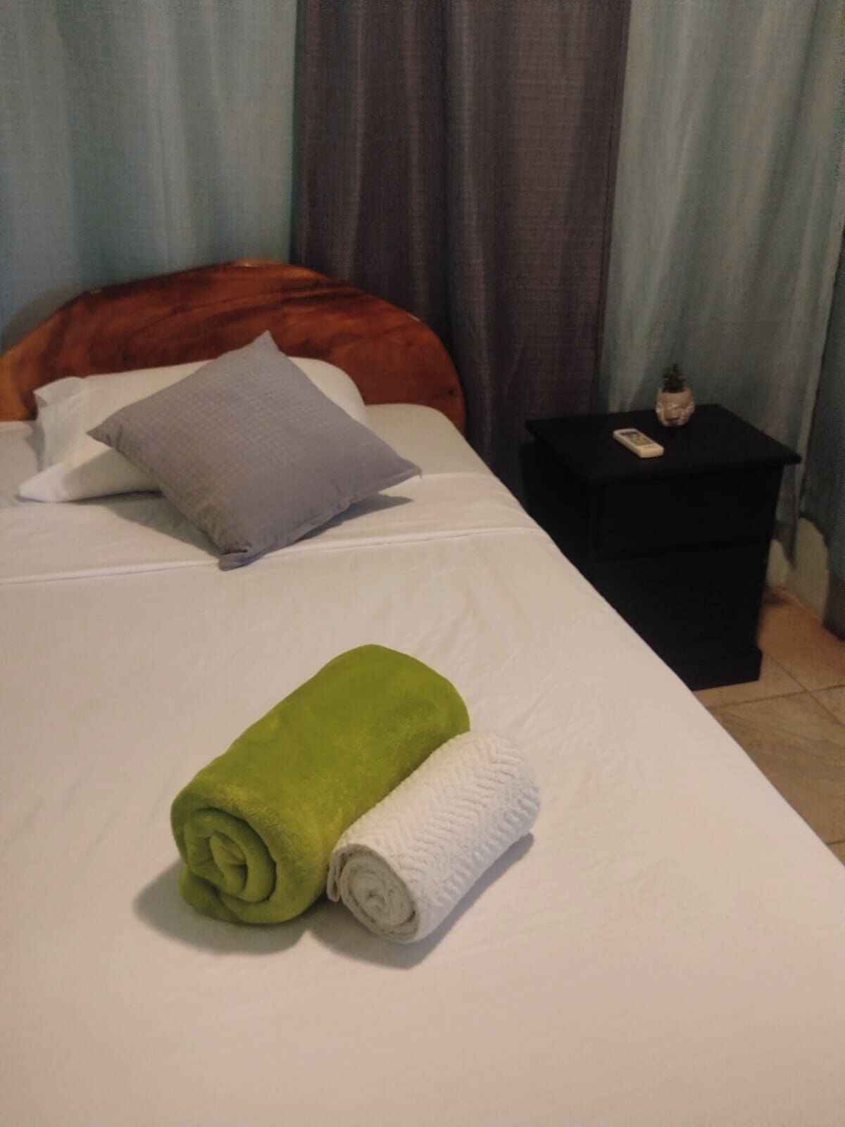 4 多间卧室、熨斗/熨衣板、上网接入、床单