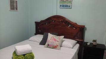 4 bedrooms, iron/ironing board, Internet, bed sheets