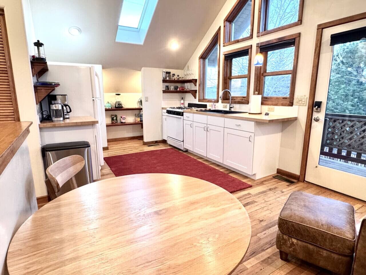 ثلاجة، ميكروويف، فرن، موقد طهي مسطح