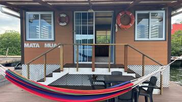 Rumah Standar, beranda, pemandangan laut | Teras/patio