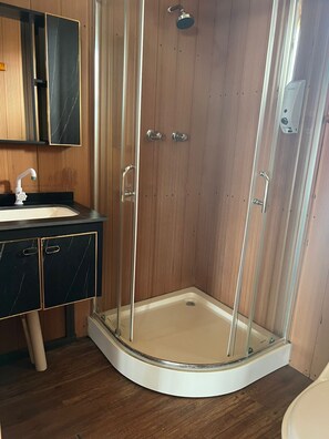 Separate tub and shower, free toiletries, towels, soap