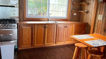 Standard-talo, lanai, merinäköala | Yksityinen keittiö | Täysikokoinen jääkaappi