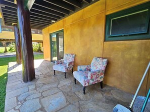 Terrace/patio - Oceanfront gated estate w/heated saltwater pool. (Pepeekeo)